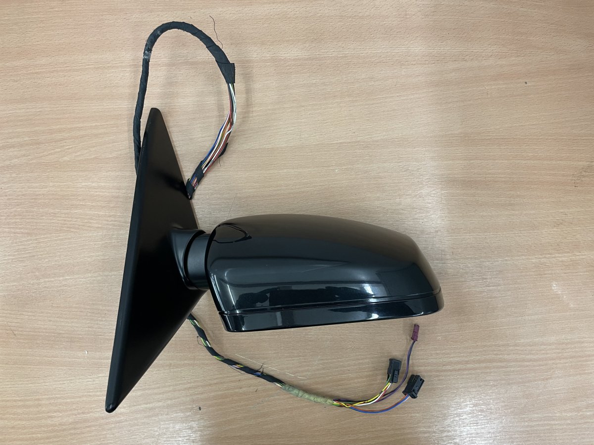 Picture 2 of 10 : Offside wing mirror. Black Sapphire Metallic. BMW 645 e64.