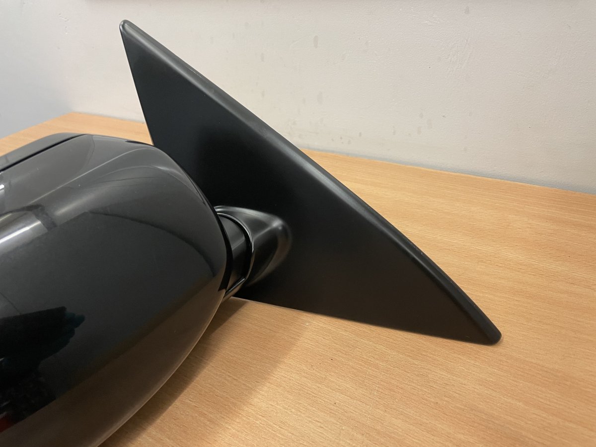 Picture 5 of 10 : Offside wing mirror. Black Sapphire Metallic. BMW 645 e64.