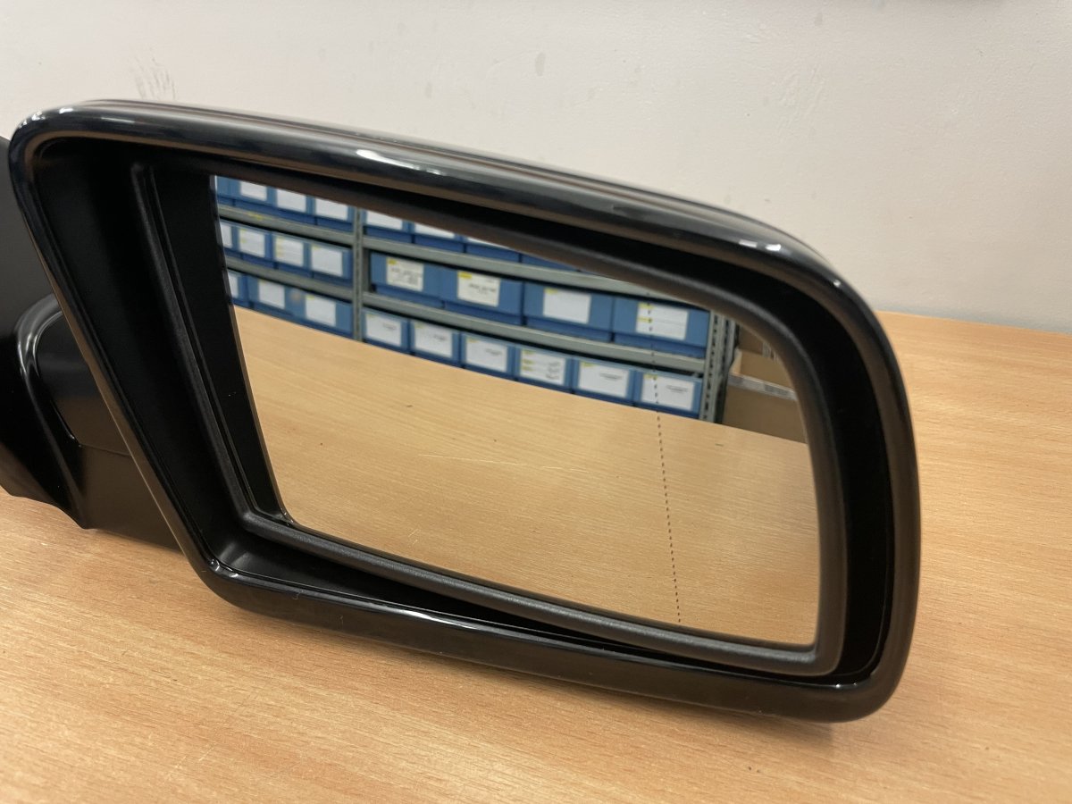 Picture 8 of 10 : Offside wing mirror. Black Sapphire Metallic. BMW 645 e64.