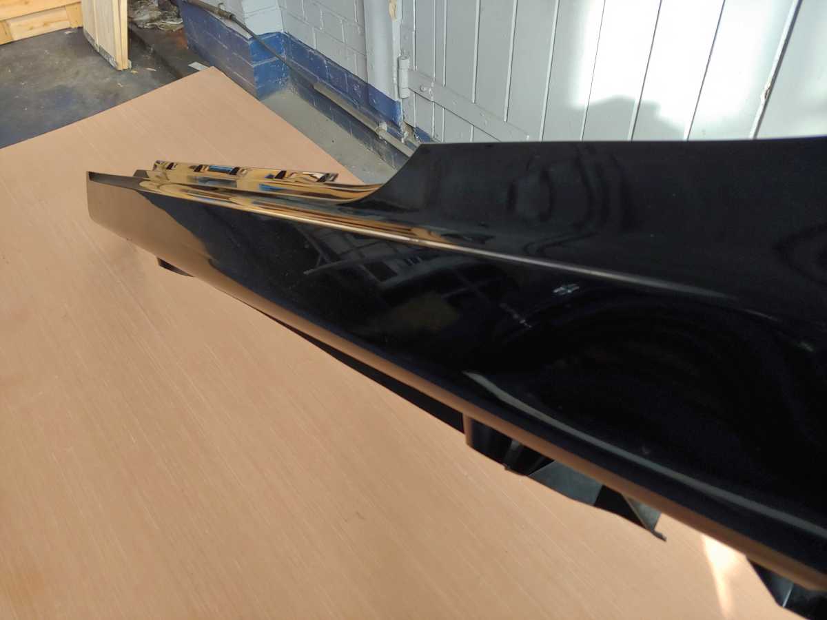 Picture 6 of 16 of BMW 645ci nearside skirt.